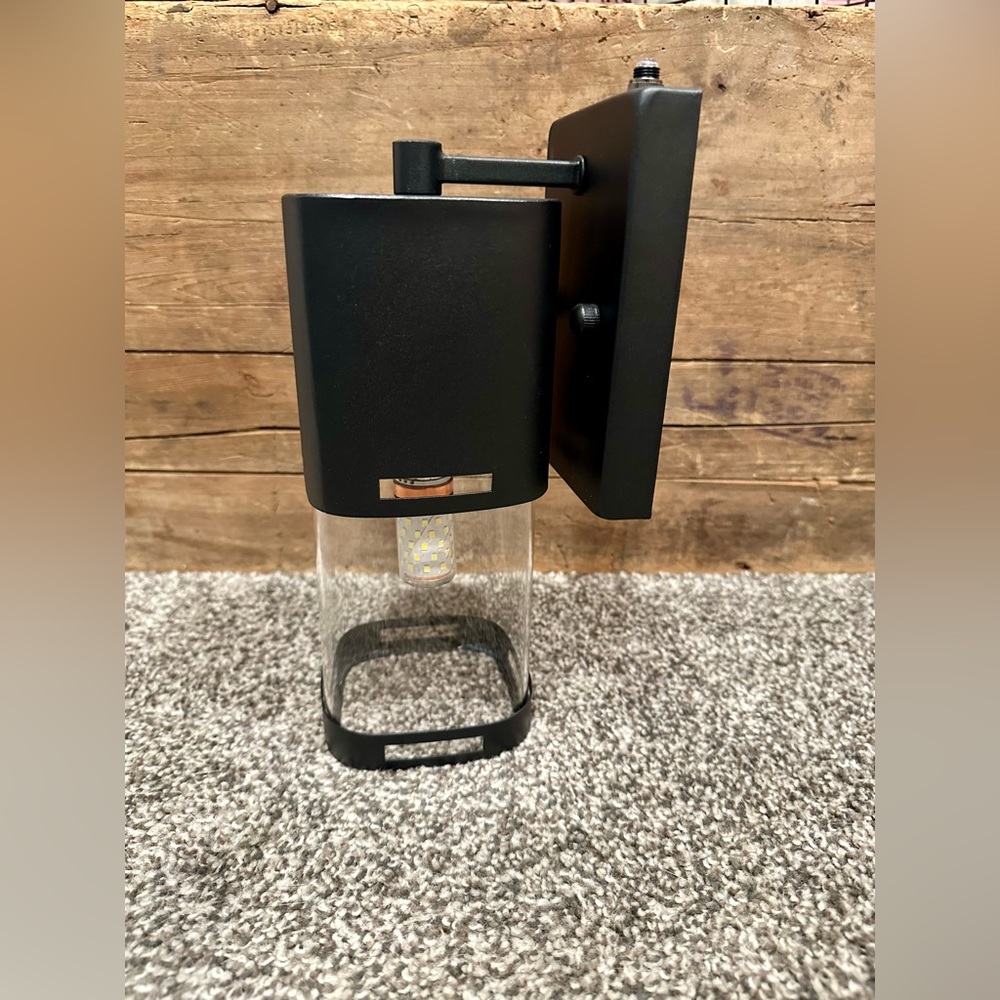 Dusk to Dawn Electric Outdoor Wall Light